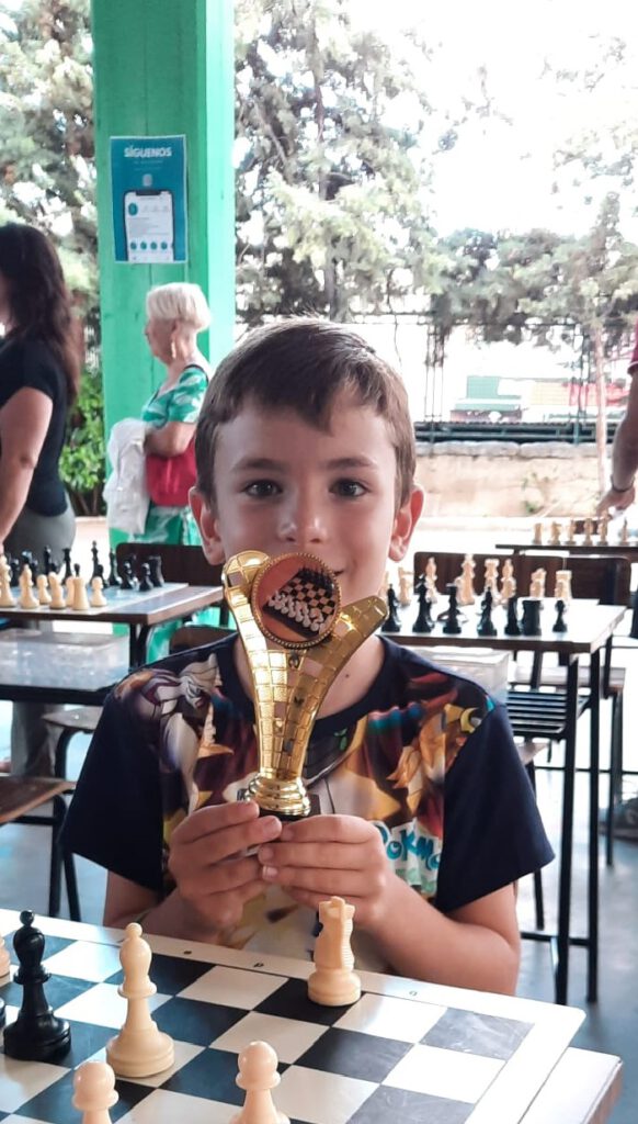 Luca García Guillén triunfa en su colegio.