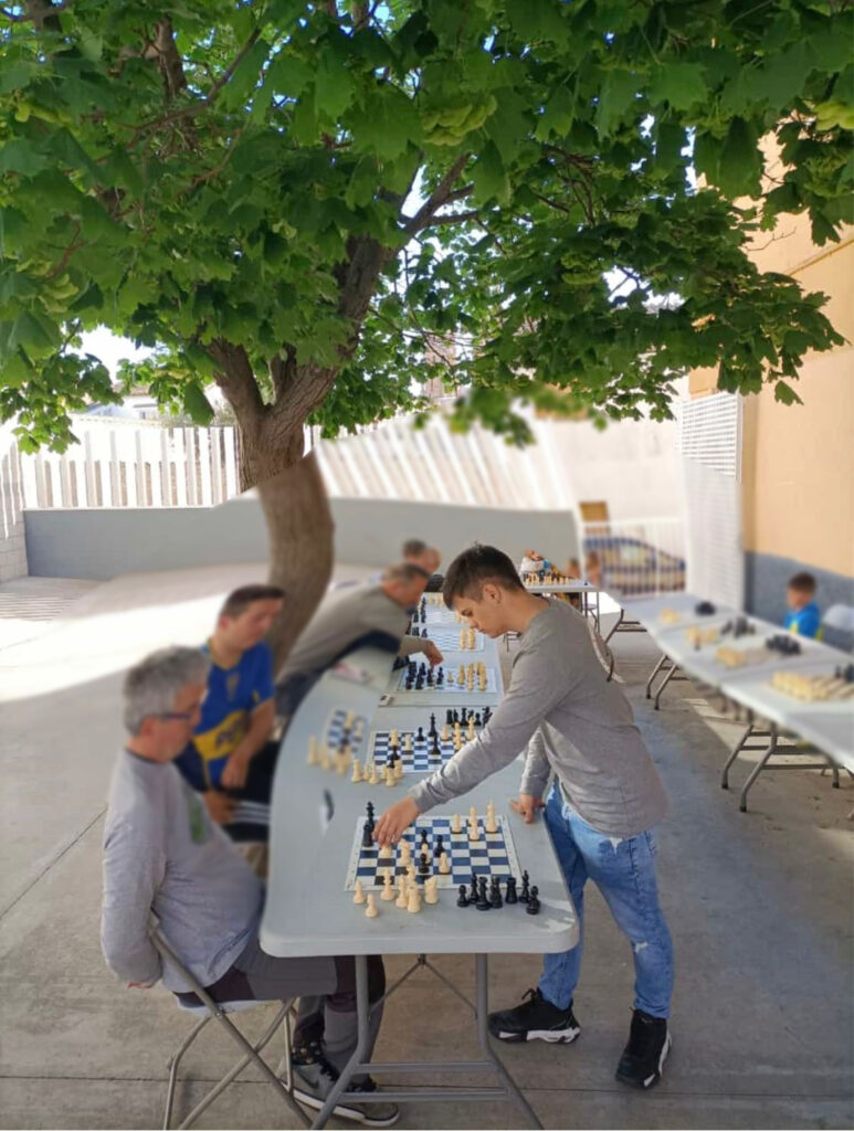 SIMULTANEAS EN VILLAMAYOR, POR ALBERTO CRESPO