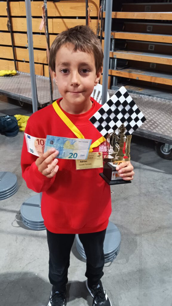 ADRIAN CASADO BRILLA EN EL ROBIN-CHESS