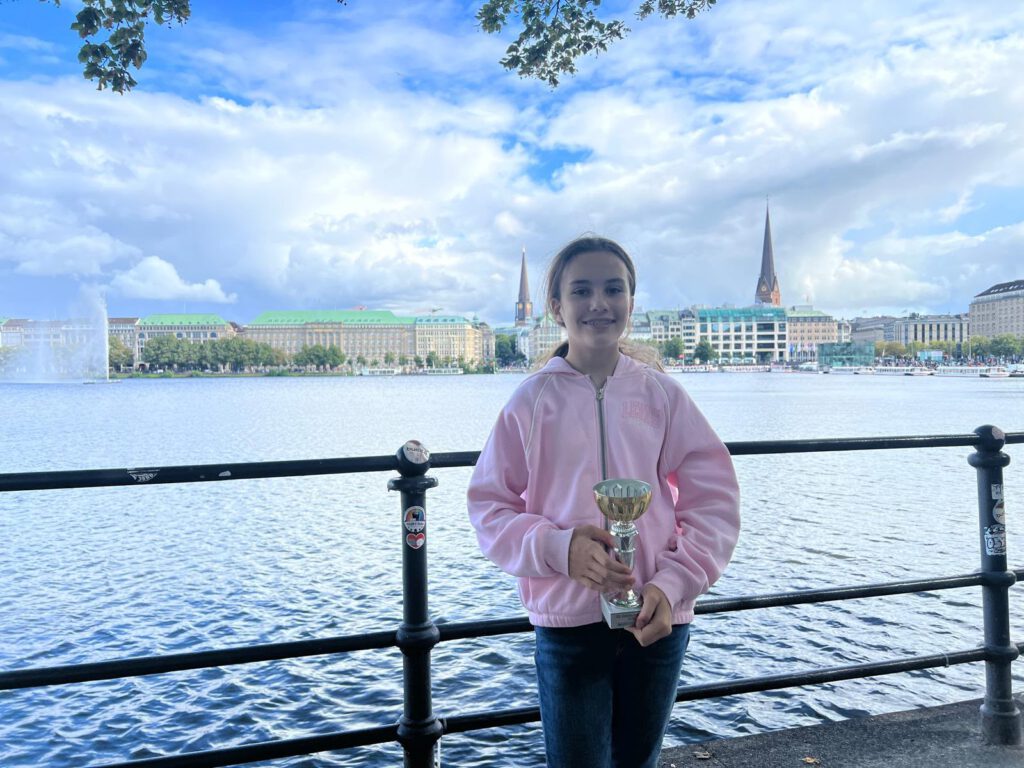 Eva Remón nos abandera en Alemania ganando un sub-18.